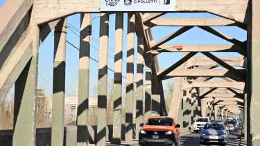 El corte será total sobre el puente con carriles hacia Cipolletti. (Foto archivo Florencia Salto).-