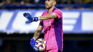 Rossi seguirá atajando en Boca, a pesar que no arregló su contrato