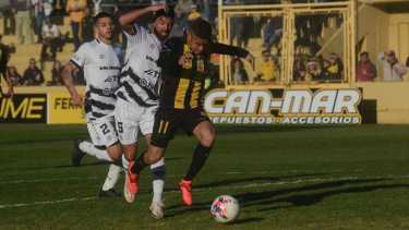 Cipolletti perdió 3 a 0 con Olimpo, el puntero de la zona A del Federal. Fotos: gentileza La Nueva