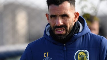 Carlos Tevez no tiene el título de DT, según consta en la denuncia. 