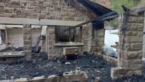 La fiscalía federal pidió a Nación custodiar el predio de la cabaña incendiada en Villa Mascardi