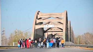 Hoy, los puentes carreteros de Neuquén - Cipolletti fueron elegidos como punto de protesta. Foto (Archivo) Florencia Salto