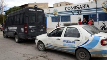 Le apuntaron con un arma para robarle el celular en Cipolletti