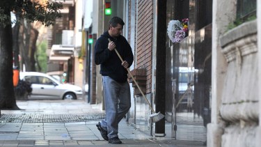 Los encargados de edificios cobrarán un súperbono a varias cuotas hasta el año que viene. 