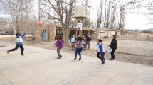 Imagen de Asado con chivito y biblioteca nueva: así se celebran los 100 años de una escuela en el norte neuquino