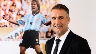 Embargaron por $71 millones a Batistuta por no pagar el impuesto a las grandes fortunas