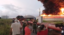Imagen de Cuba: 77 heridos y 17 desaparecidos por un incendio que afectó dos tanques de petróleo