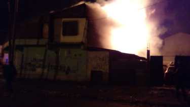 Un llamado al 911 advirtió sobre el incendio en Rivadavia y Sobral. Foto: gentileza