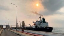 Imagen de Irán espera el pacto nuclear con EEUU con barcos cargados de petróleo en el mar