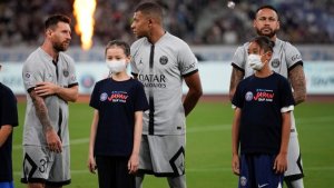 Mbappé pidió desmantelar la «República Argentina» del vestuario del PSG que encabeza Messi