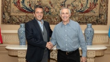 Marc Stanley, embajador de Estados Unidos, recibió en  su residencia al ministro Sergio Massa. 
