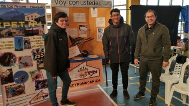 En septiembre esperan poder darle el monociclo a una niña de cuatro años de la localidad, quien no puede asistir a las salidas de la escuela por dificultades en la movilidad. Foto: Fm Cordillerana Junín de los Andes