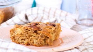 Torta integral de manzanas, coco y nueces