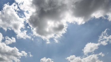 Las nubes seguirán presentes en los paisajes regionales. 