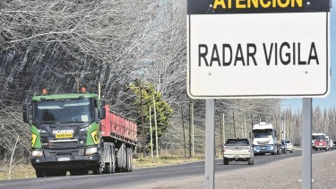Campo Grande, como El Chañar, tiene resistidos dispositivos para controlar la velocidad. Foto: archivo Yamil Regules.