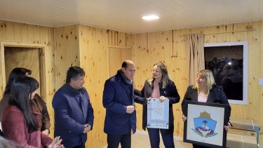 La casa integral para mujeres se inauguró durante los festejos por el aniversario de Chos Malal. (Foto @mageferranqn)