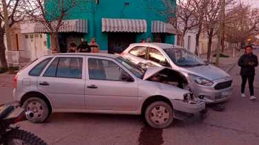 El impacto fue en Belgrano y Mariano Moreno entre dos autos. Foto: Cesar Izza