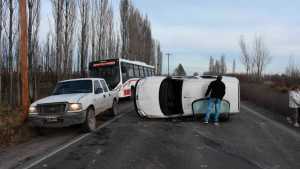 Vuelco en Ruta 65: derrapó y quedó en medio de la calzada a unos kilómetros de Roca