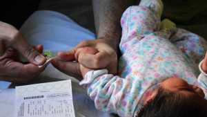 Una mujer logró que el padre reconociera a su hijo en una mediación y evitó ir a juicio en Roca