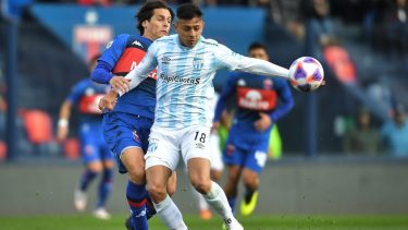 Atlético Tucumán quiere seguir puntero con un triunfo ante Barracas Central.