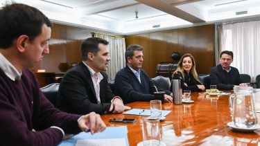El ministro de Economía Sergio Massa se reunió con el secretario de Energía saliente, Darío Martínez, y su sucesora: Flavia Royón. 