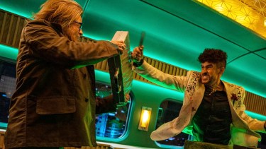 Toma va, golpe viene. LadyBug (Brad Pitt) se enfrenta a The Wolf (Bad Bunny), uno de los asesinos que abordó el célebre Tren Bala japonés