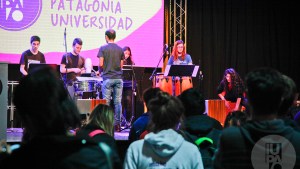 Con batallas de Freestyle, universidades promocionan sus carreras con una expo vocacional en Roca
