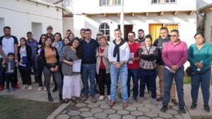 Koopmann llevó tablets a estudiantes de Andacollo y repartió $4 millones a emprendedores