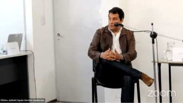 El intendente Carlos Koopmann declaró como testigo en la primera audiencia. (Zoom)