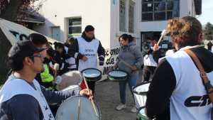 El conflicto por los contratados del municipio de Bariloche llegó a la Justicia
