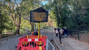 Suspendieron el acceso a la cola para ver féretro de Isabel II por exceso de gente