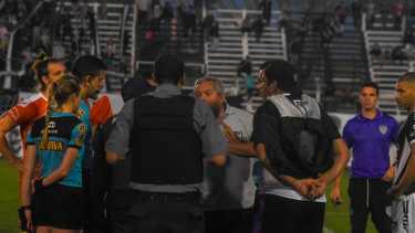 Bastías todavía se lamenta lo que ocurrió ante Independiente de Chivilcoy. (Foto: Archivo Juan Thomes)
