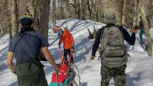 Rescataron a una mujer que se había accidentado en la montaña en Bariloche