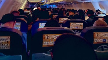 Anoche, los pasajeros usaron las redes sociales para quejarse por la demora. 