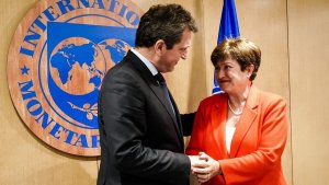 Economía espera esta semana luz verde para sumar divisas por U$S 5.300 millones del FMI y del BID