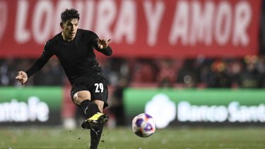 Lucas Romero se lució con un lindo gol para Independiente, que toma aire y tiene chances de clasificar a la Sudamericana. 