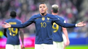 Francia volvió a la victoria y calibra la mira para el Mundial