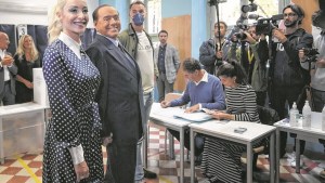 La revancha de Berlusconi, eterno protagonista en Italia