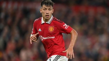 Lisandro Martínez se afianza en la zaga del United.