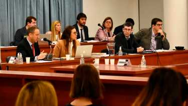 García, Inaudi, Chelía, Vázquez, los acusadores. Detrás, Perazzoli, Pelosso, Marazzo, Giuliani y, tapado, Espejo, las defensas. (Matías Subat)