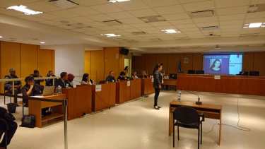 La fiscal Julieta Villarroel comenzó con su alegato de apertura. Colicheo (de boina roja) está con una fuerte custodia policial. (foto: César Izza)
