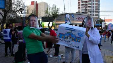 Los docentes cuestionaron la política del Gobierno de Arabela Carreras. Foto Andrés Maripe