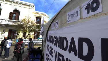 La carpa docente se mantendrá hasta que se destrabe el conflicto salarial. Foto: Marcelo Ochoa.