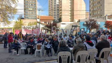 En el Día de los Jubilados realizaron una clase pública en defensa de la caja jubilatoria. Foto: Gentileza MST. 