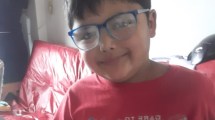 Imagen de Gael tiene ocho años y puede perder la audición: su mamá vende números para pagar la operación 