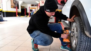 Paro del gremio del neumático por 50 despidos en el sector: «Quieren más producción con menos gente»