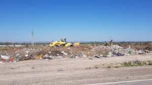 Alberto Fernández en Roca: limpian alrededor del aeropuerto
