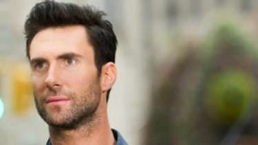 Adam Levine, el vocalista de Maroon 5, tuvo que explicar qué pasó con la joven influencer.-