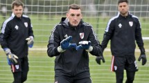 Imagen de Se confirmó la lesión de Armani y Centurión podría atajar en el Superclásico