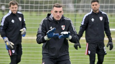 Armani está desgarrado y Centurión lo reemplazará.